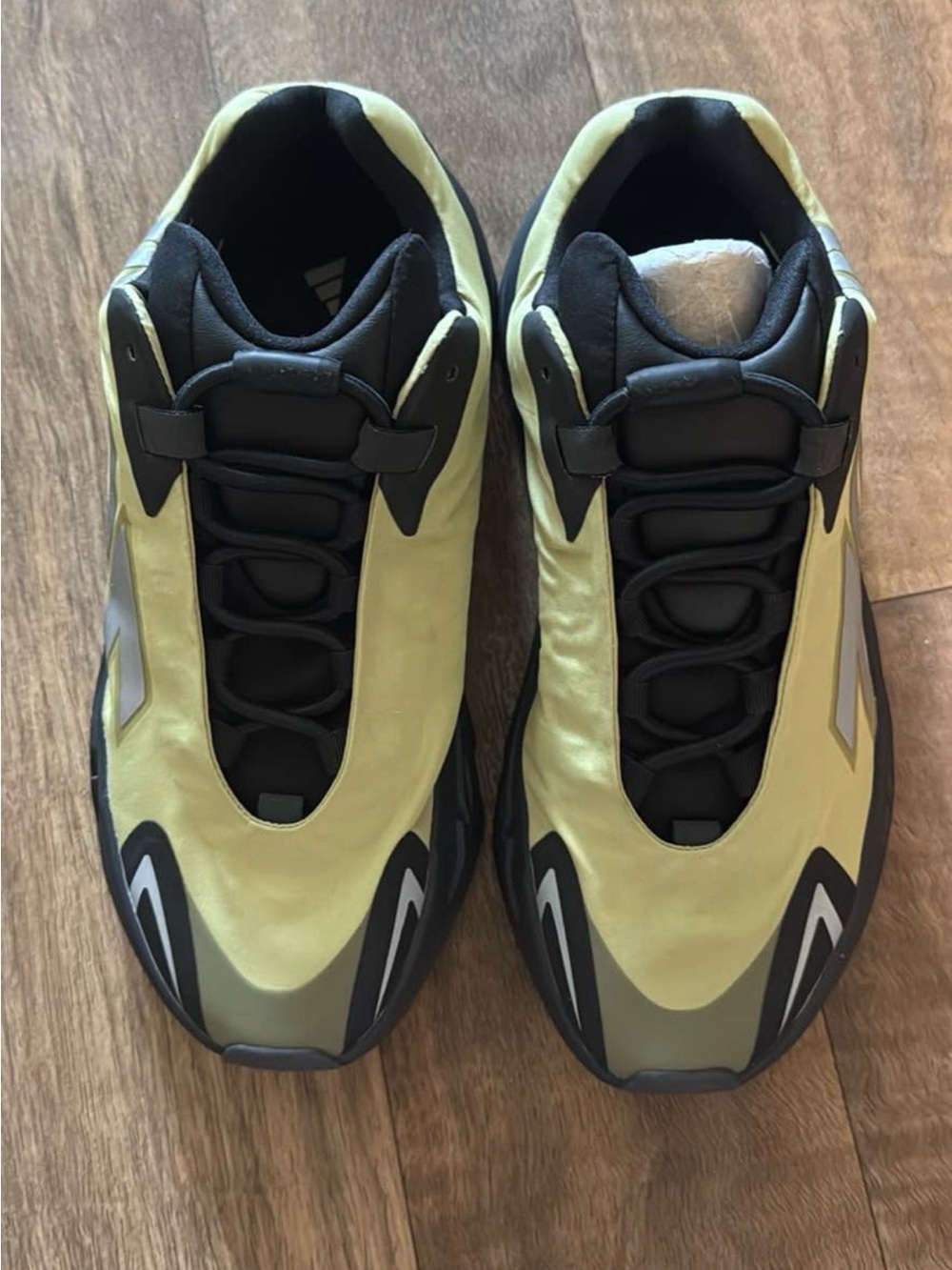 New Adidas 700 MNVN Resin Size 9.5